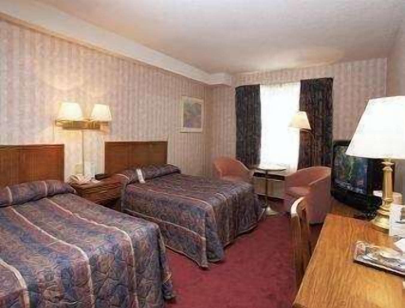Travelodge By Wyndham Niagara Falls Lundys Lane Værelse billede