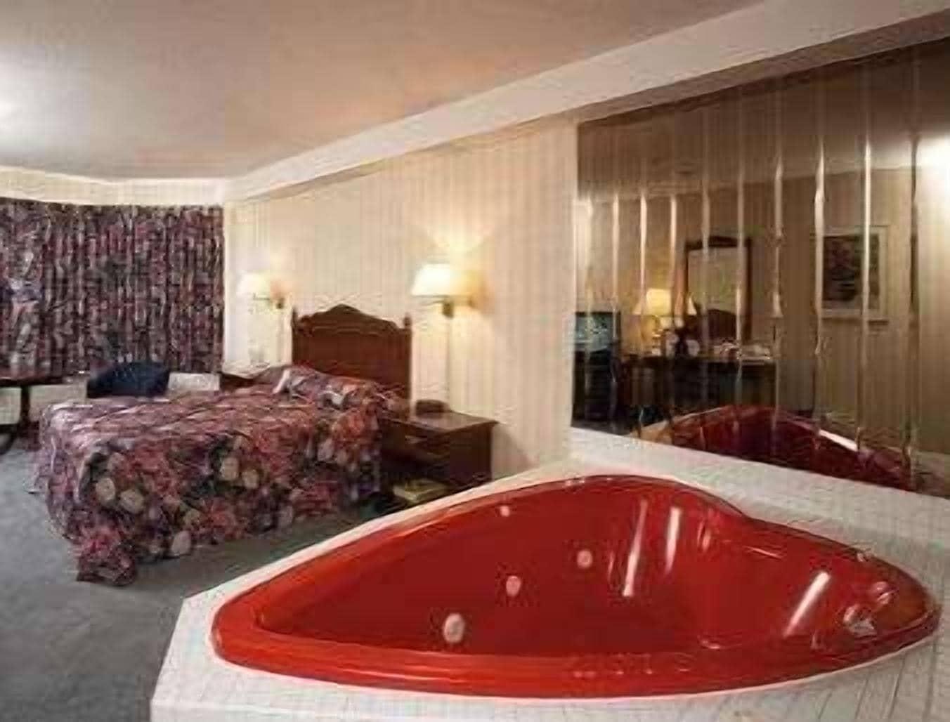 Travelodge By Wyndham Niagara Falls Lundys Lane Værelse billede